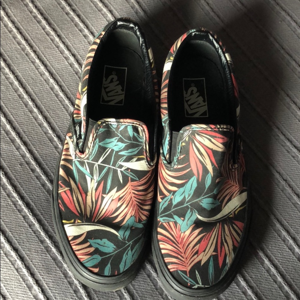 Vans Slip-Ons Black palm print women’s 9.5